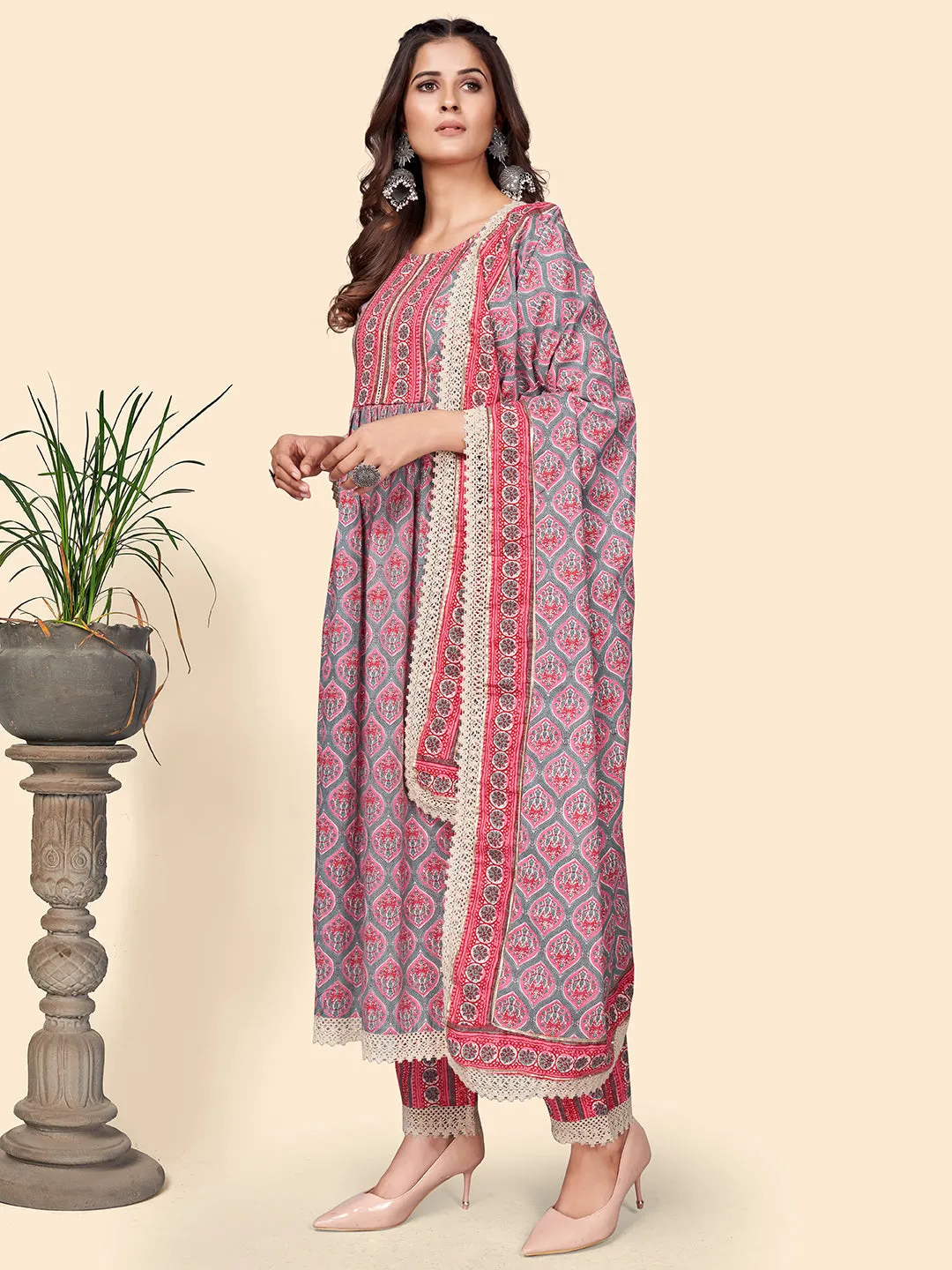 Women'S Print & Gota Patti Straight Cotton Pink Stitched Kurta Pant With Dupatta