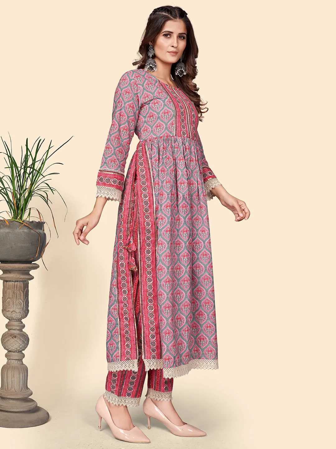 Women'S Print & Gota Patti Straight Cotton Pink Stitched Kurta Pant With Dupatta